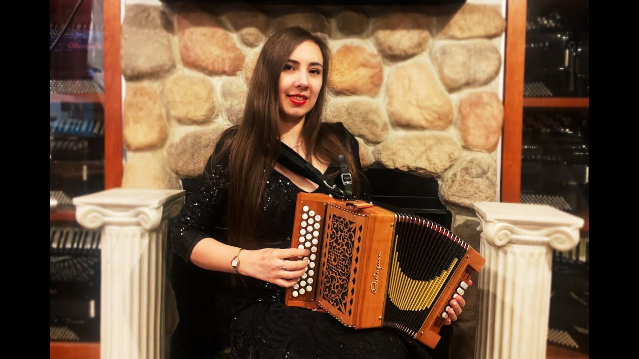 CASTBIG18GCCW - Cherry Castagnari Big 18 Diatonic Button Accordion GC MM 33 18 $4299