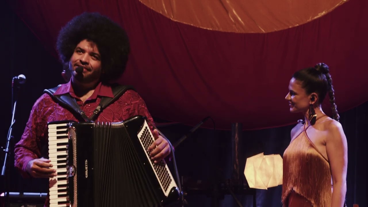 Mariana Aydar e Mestrinho - Te Faço Cafuné e Preciso do Seu Sorriso (Ao Vivo no Sesc Pompeia)