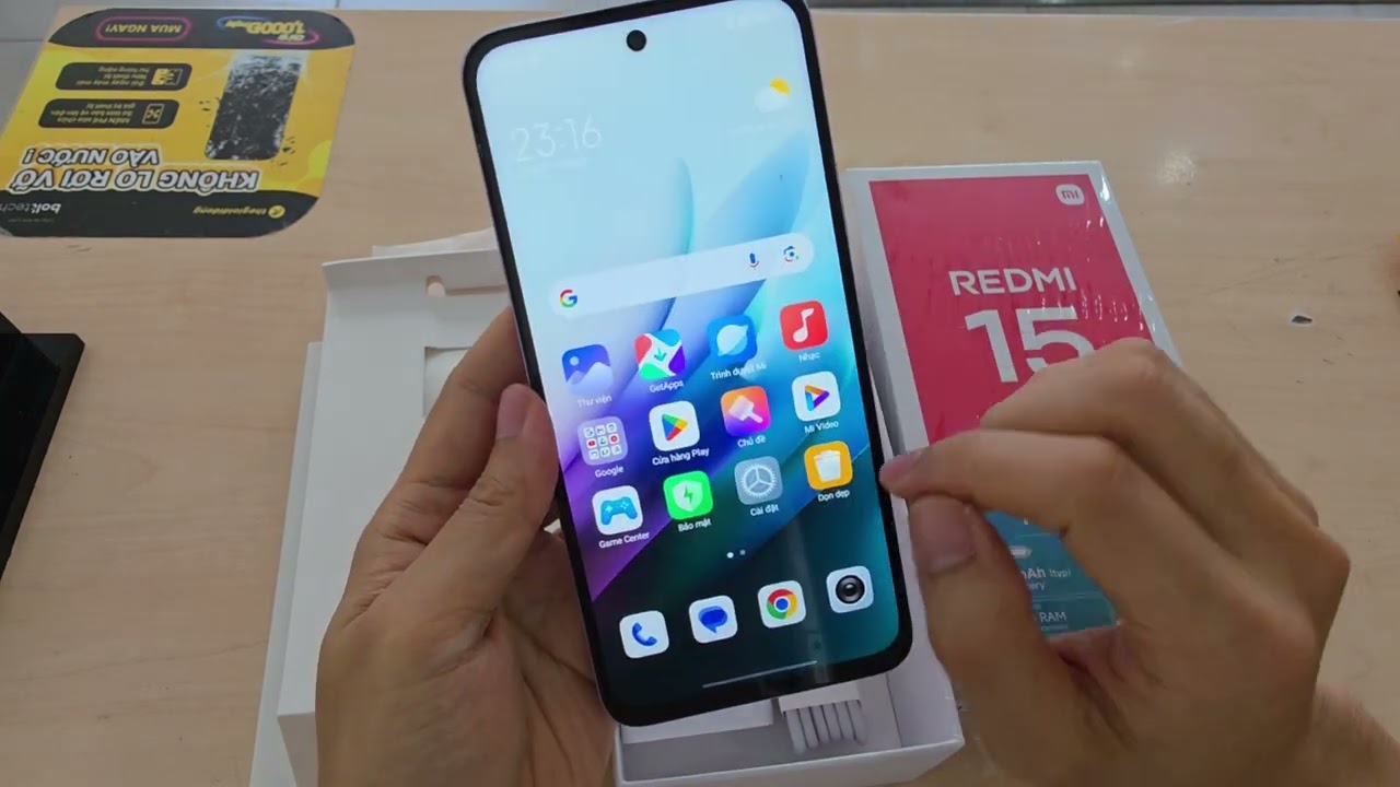 Redmi 15 Hands-On: 7000mAh Battery, 144Hz Display... This is INSANE!