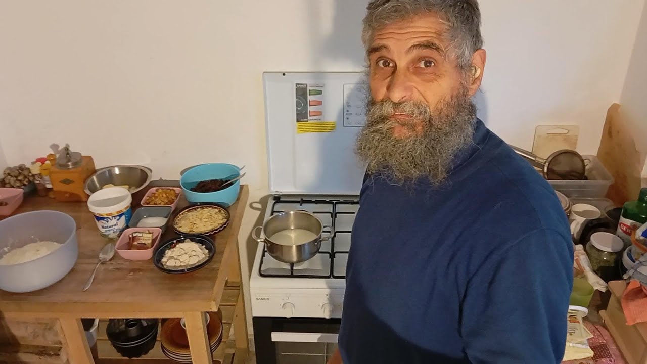 Wir backen einen Weihnachtsstollen Selbstversorger Alltag in Ungarn Teil 2