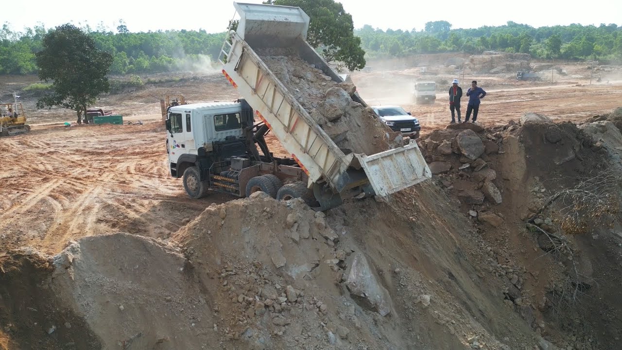 Becarfully! 15T Truck Unloading Big Stone and Dozer Pushing, Huge Land Filling LiuGong Clearing Land