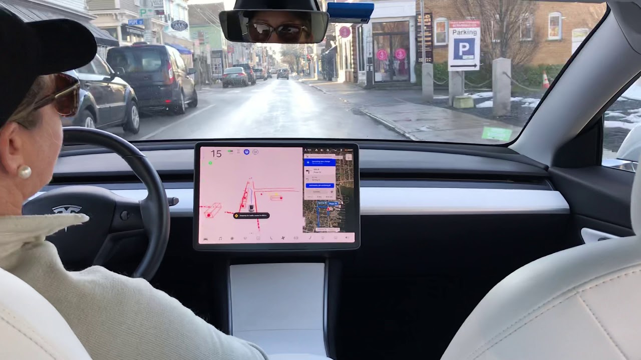 FSD Beta Tesla Model 3 navigating very narrow street