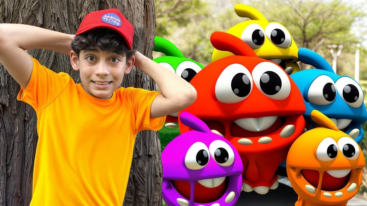 Jason y Alex juegan con Pacman en la vida real 🎮M&aacute;quina de Chicles y Piscina en Movimiento🍬