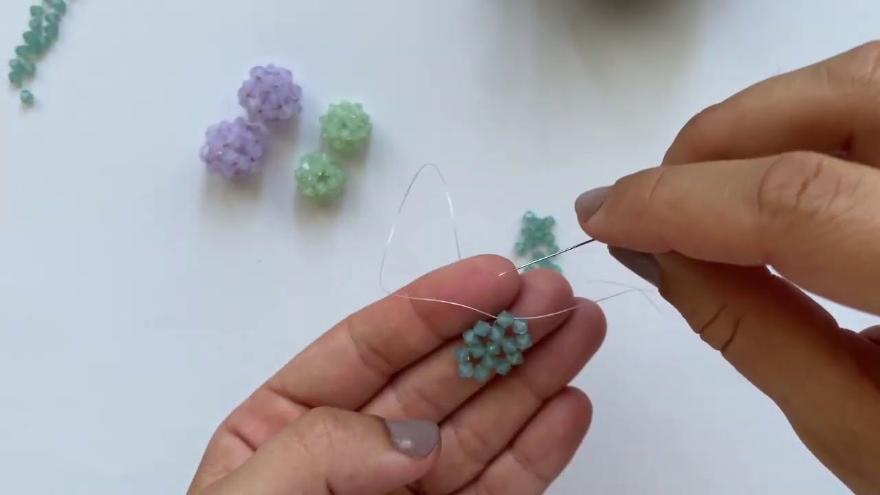 Aprende a hacer las pentabolas o los dodecaedros con tupis de Swarovski!