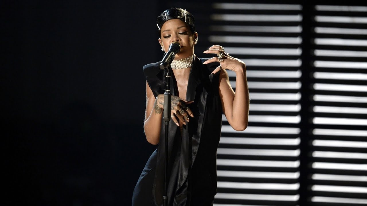 Rihanna - Diamonds (Live on American Music Awards) 4K
