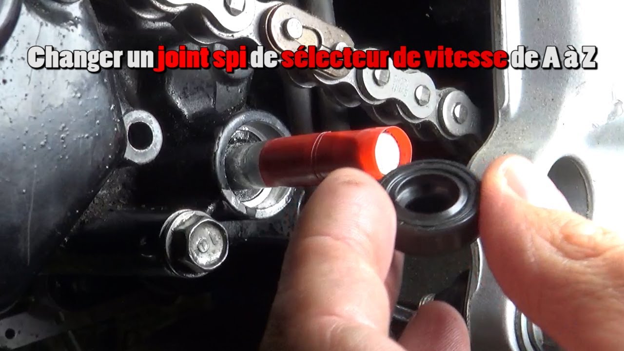 Changer un joint spi d'un sélecteur de vitesse de moto de A à Z.