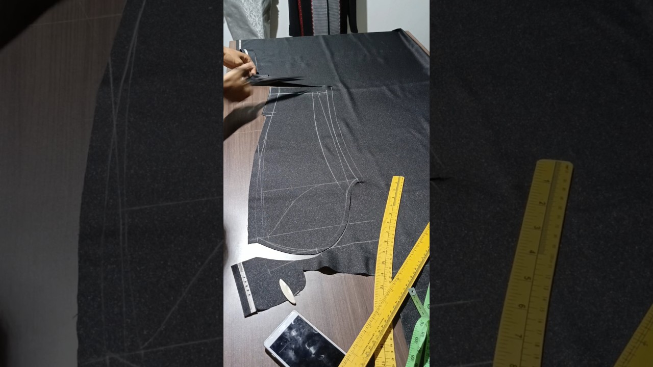 kain yang terpotong di atas pola #cuttingskills #tailor #sewing