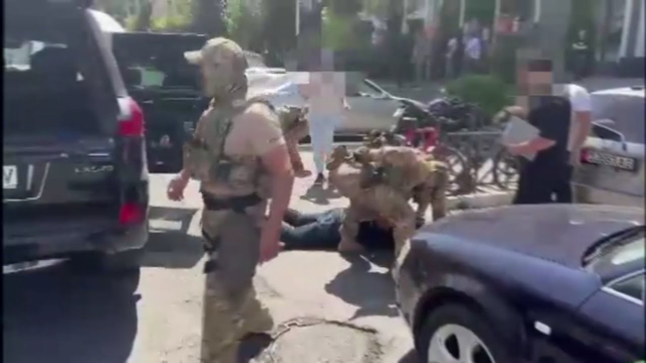 УКМК кармаган Эркин Мамбеталиевдин үйүнөн эмнелер табылды