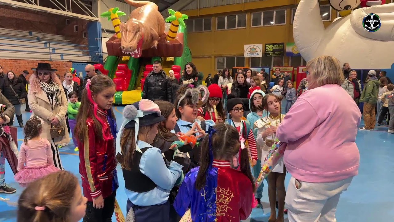 Elección del Rey y Reina infantil del Carnaval y actuación de zumba de Nunca Jugarás Solo