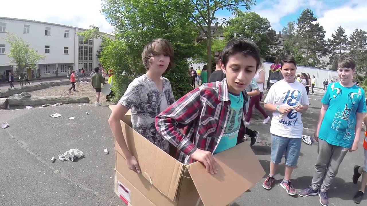 Müll-Flashmob der Limburger Goethe-Schule
