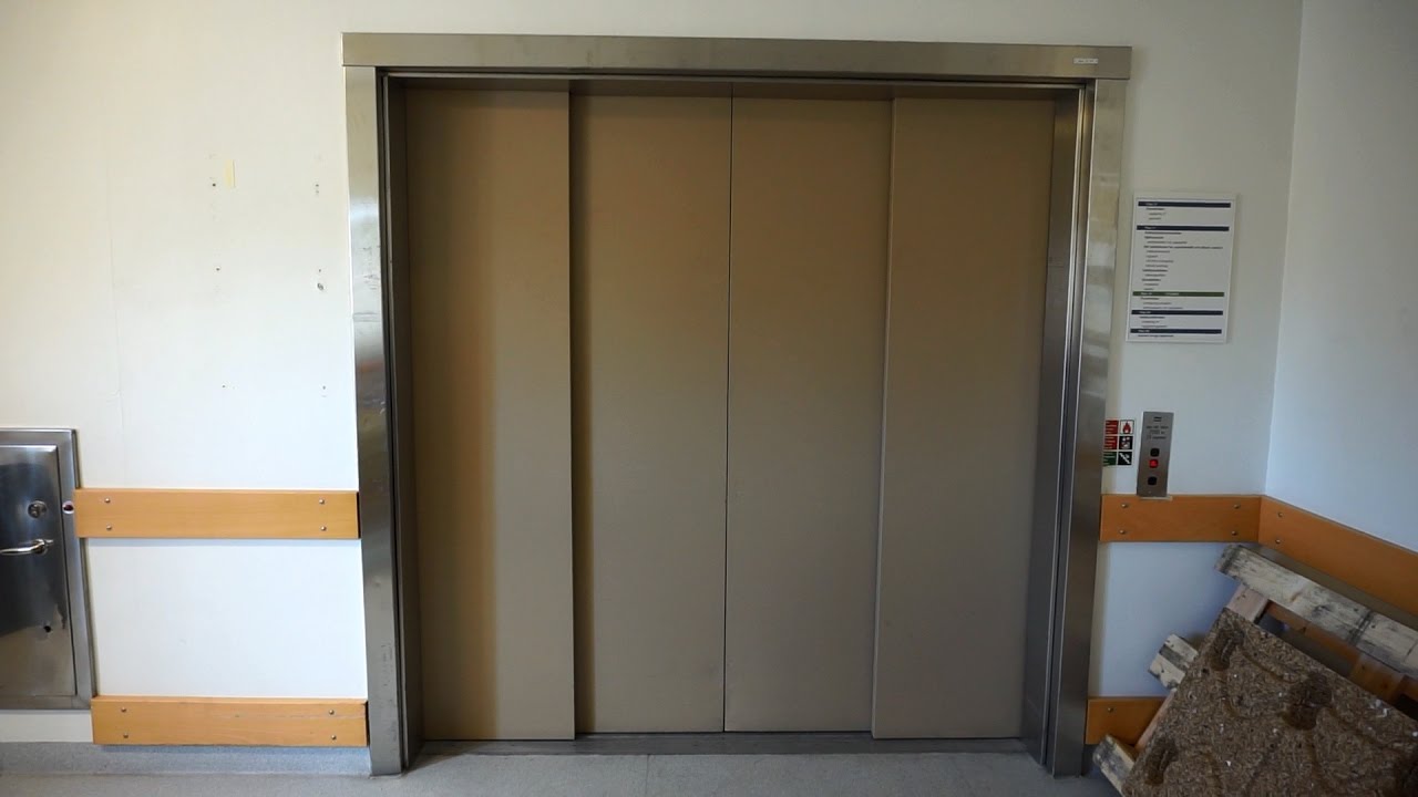1990s KONE M-series traction freight elevator @ Linköping University Hospital (Building 4)