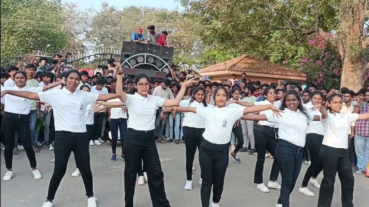 Balaji  institute of technology & science college/ FLASHMOB👯💥#shortvideo #viralvideo #comedy
