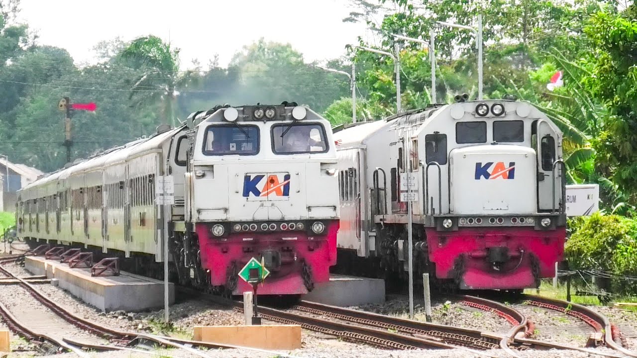 PARAHH‼️NASIB KERETA API LOKAL DIHAJAR SILANG SUSUL KERETA API JARAK JAUH DI STASIUN KECIL