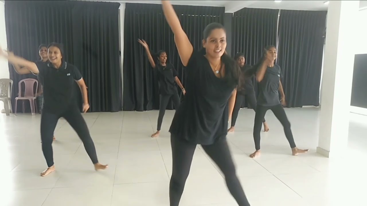 Kaavaalaa💃❤️withMenakaPeiris DancingAcademy#kaavaalaa #traditionaldance #bollywooddancing#freestyle