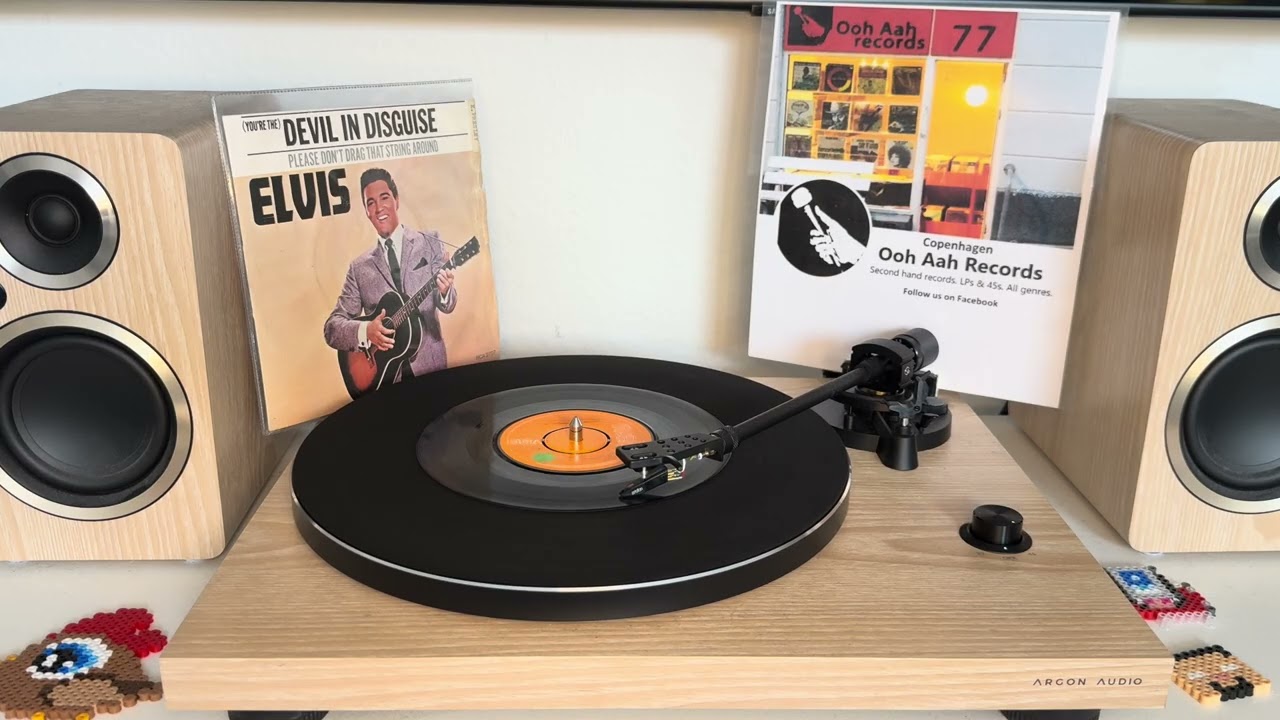 Elvis Presley - Devil In disguise.
