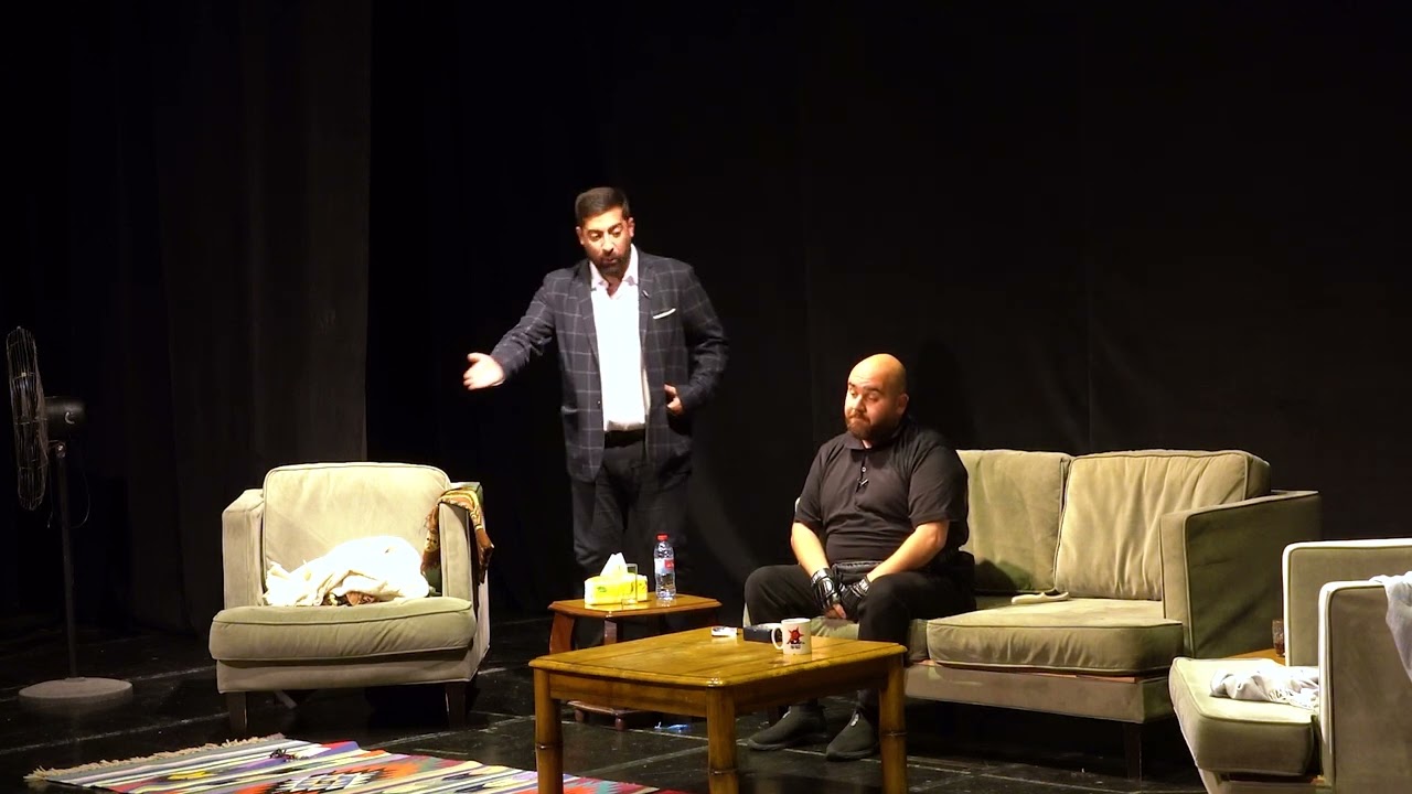 احمد سرور و شريف الزعبي في مسرحية الطبقة المتوسطة جدا