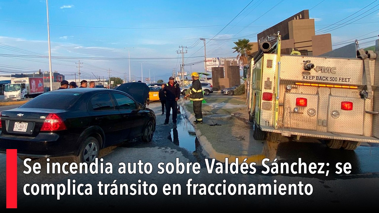 Se incendia auto sobre Valdés Sánchez; se complica tránsito en fraccionamiento