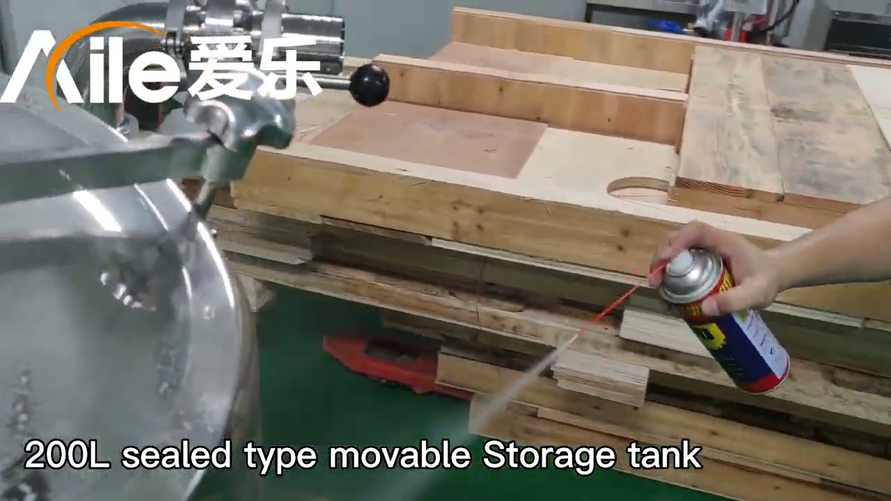 Mobile sealed storage tank 