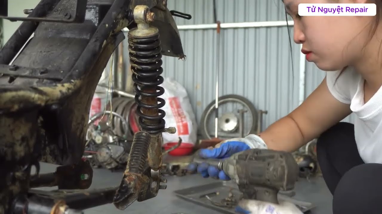 Genius Girl Revives a 110cc Bike in 48 Hours to Help Someone | SR400 Restoration Project