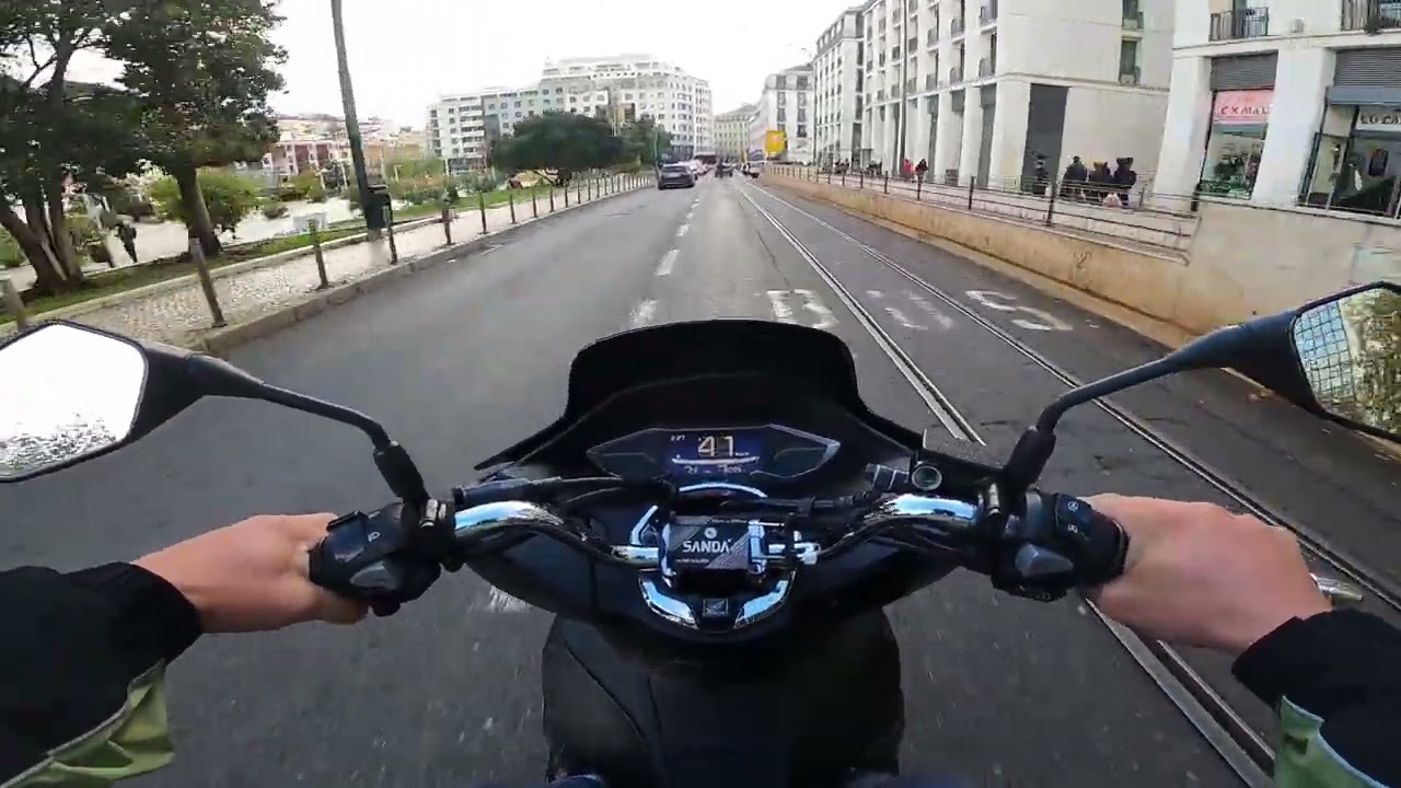 ASMR   Another typical day of rain and very cold weather in Lisbon, Portugal