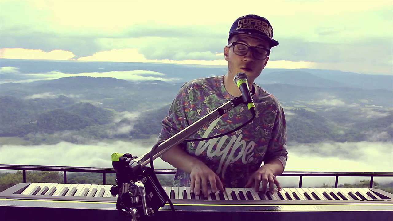 FrankMusik - Walking on a Dream [Empire of the Sun Cover] (Live)