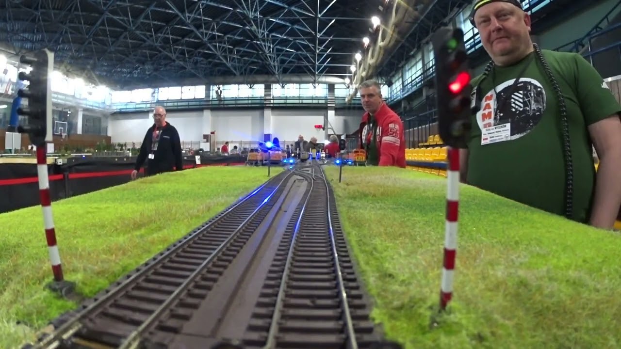 Wystawa Wyszk&oacute;w 2024 [F2] (f214) pociągi i makieta amerykańska. Widok z kabiny mechanika