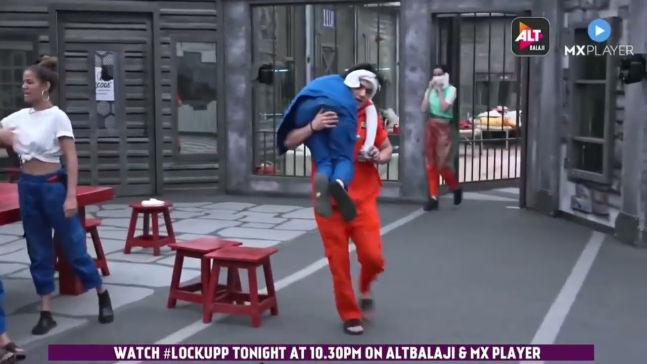 LOCK UPP PROMO: Shivam Aur Azma Ki Fight Dekh Shocked Hue Munawar Faruqui |