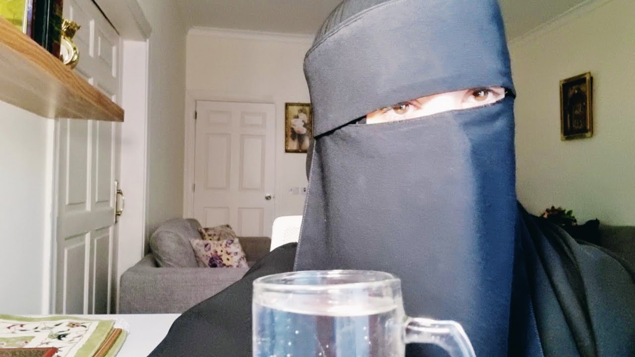 الرقية التي رقيت نفسي فيها فالله شفاني من الحسد والعين بفضل الله مادليت عليها أحد إلا بشرني بشفاءه