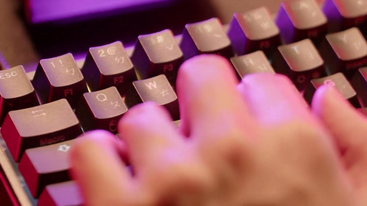 Detailed Macro Shot of Me Installing Switches Wrong and My Keyboard Whispering 你是不是笨 as the Plate Be