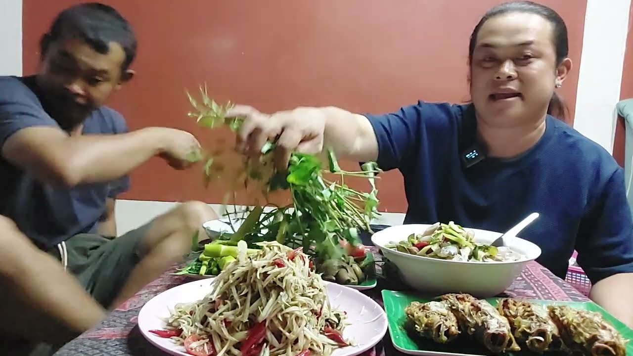 เมนูเด็ดจากบ่อหน้าบ้าน ได้ส้มตำเผ็ดๆบอกได้เลยว่าเข้ากันสุดๆ