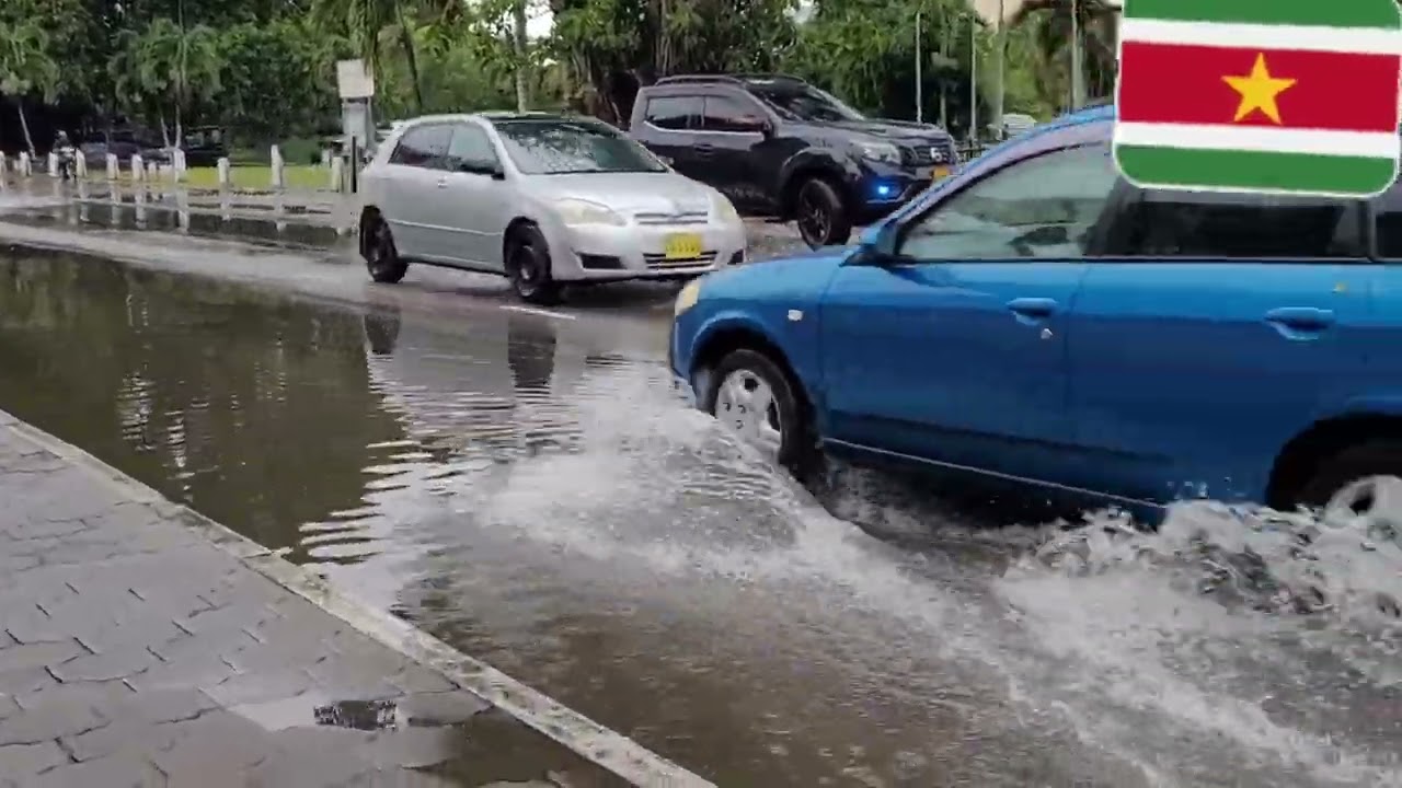 Straat onder water omgeving Onafhankelijkheidsplein/Kleine Combeweg|8 juli 2024#suriname #rainy day
