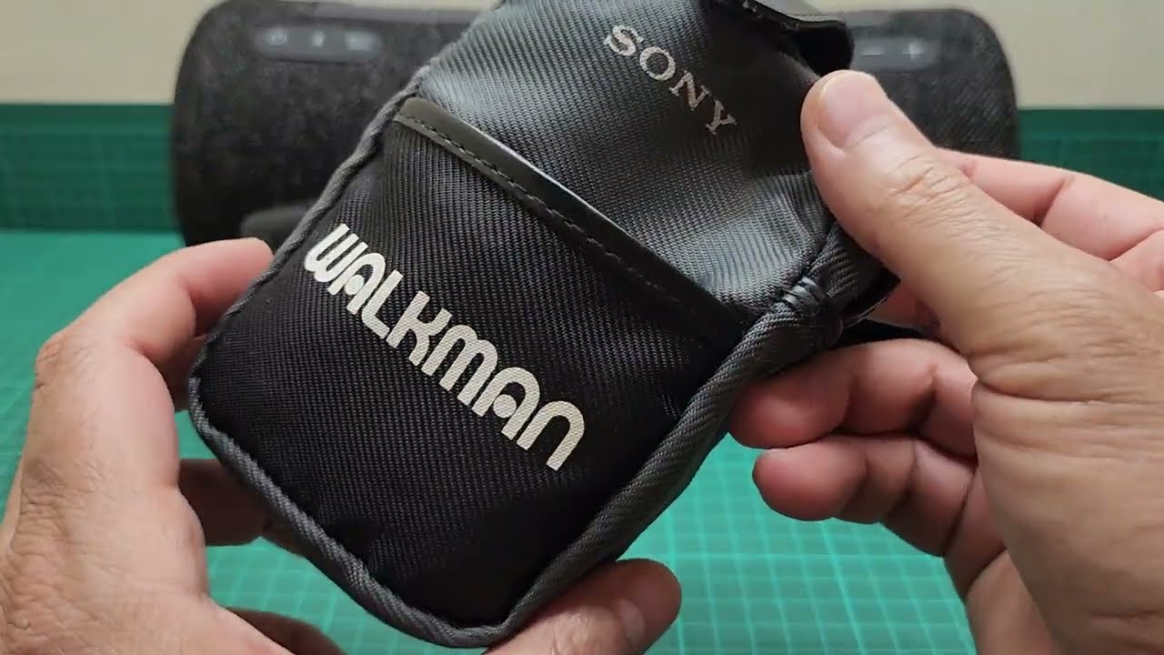 Sony WM-FX10 radio cassette player Walkman & pouch | review | inside look