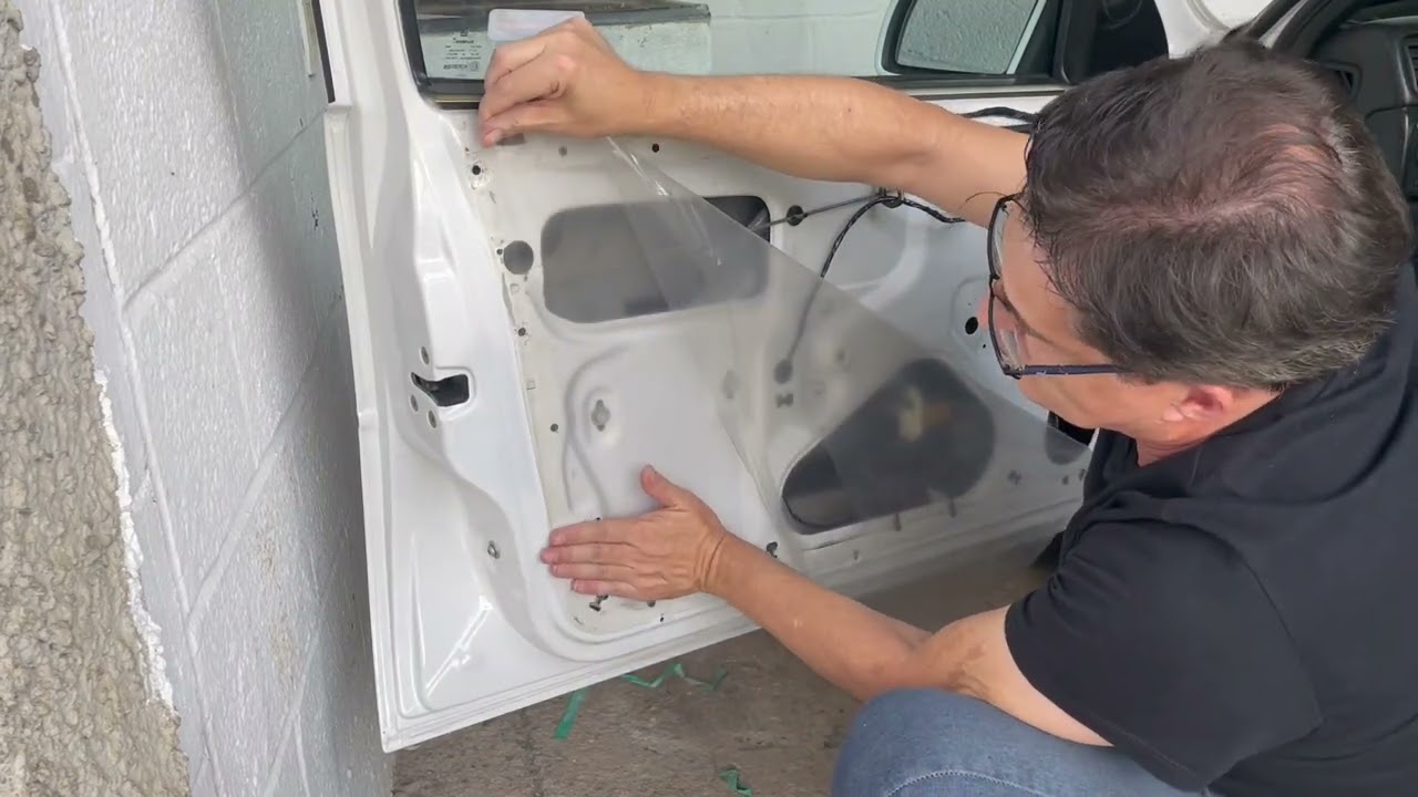 COMO COLAR O PLASTICO DO FORRO DE PORTA -DICA DE MANUTENÇÃO