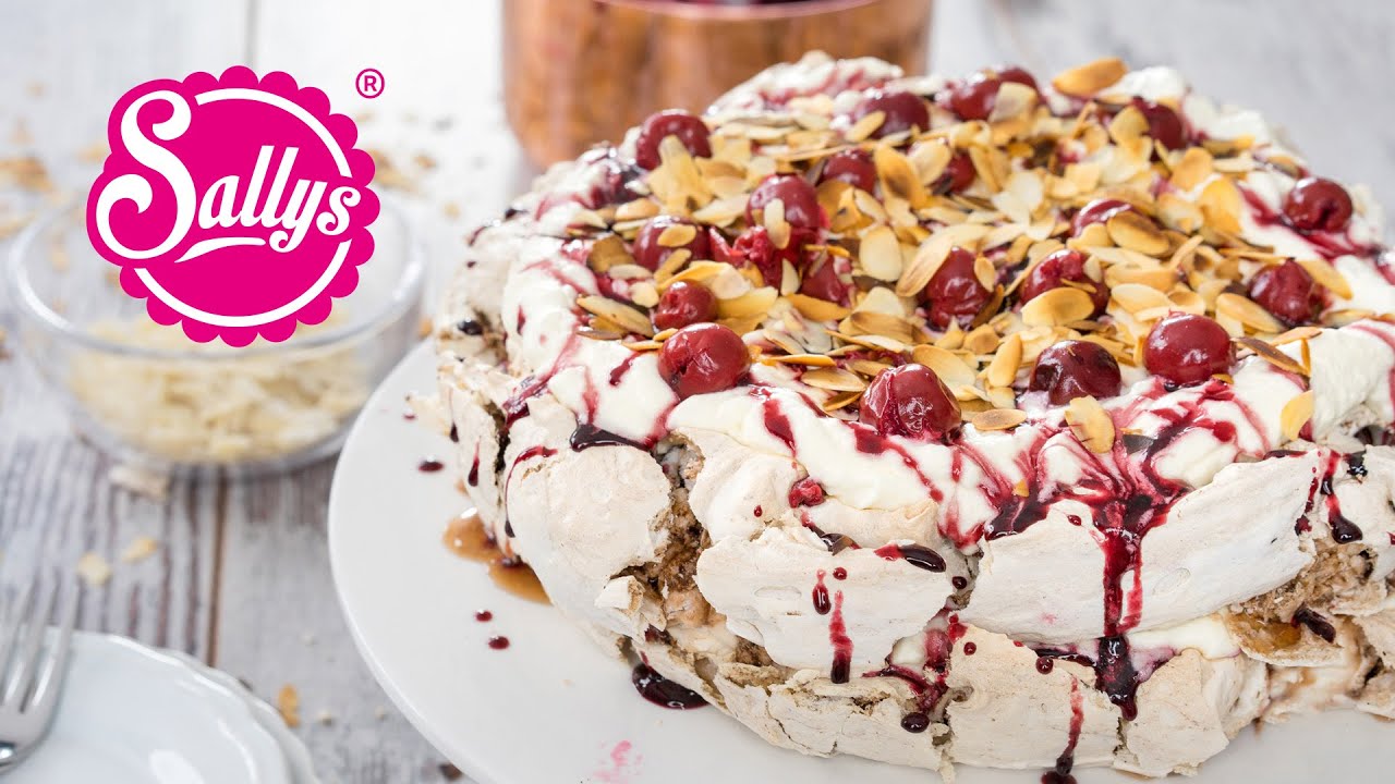 Pavlova-Torte auf Schwarzwälder Kirsch Art / Meringue Torte / Sallys Welt