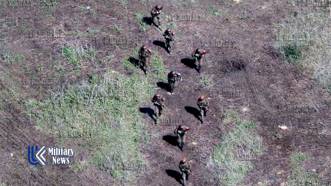 Ukrainian FPV drones brutally blow up a group of Russian infantry fleeing from battle