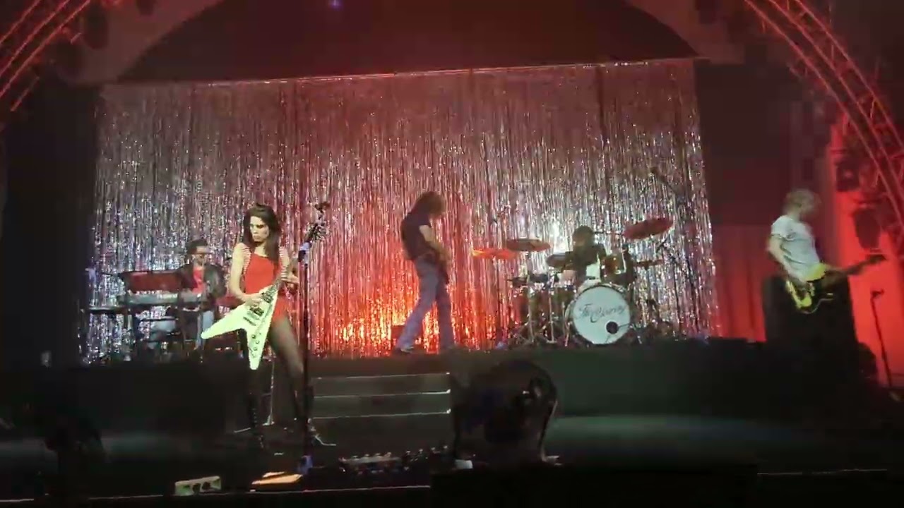 Wolf Alice – Giant Peach (Live in Jakarta at Bengkel Space)