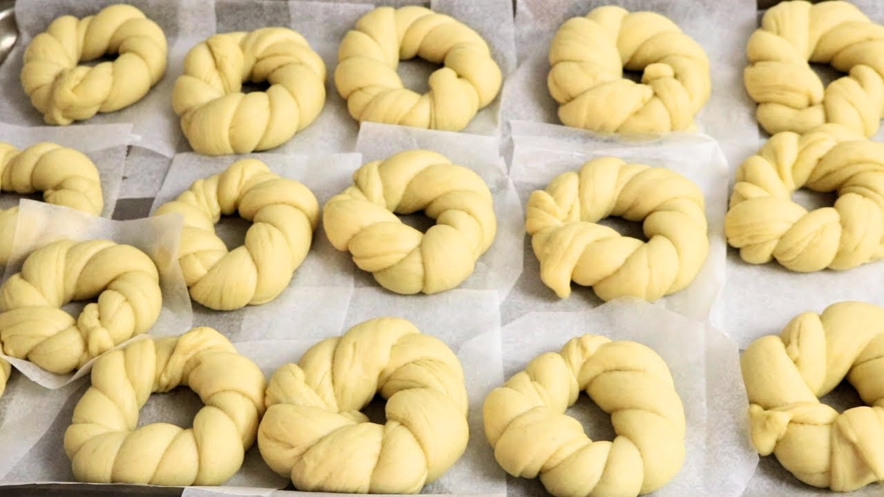 Dlaczego nie zrobisz r&oacute;żnych pączk&oacute;w? Z oliwą z oliwek. Pączki wielkanocne plecione.