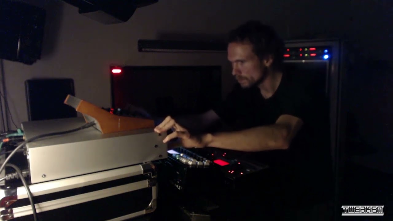 TweakFM with Bjørn Svin / Room Grill 1