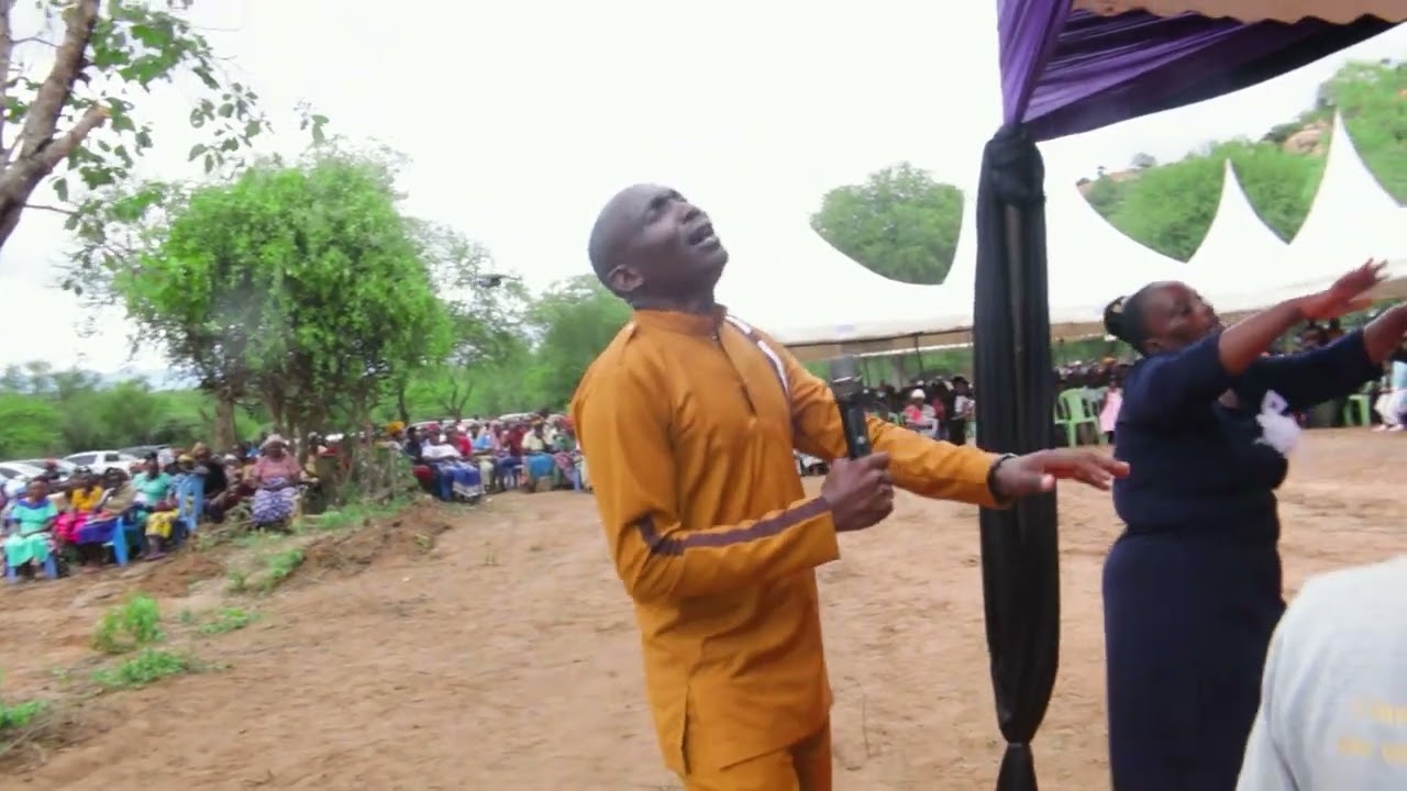 JOHN MBAKA TRIBUTE SONG DURING PETER MUTHOKA BURIAL