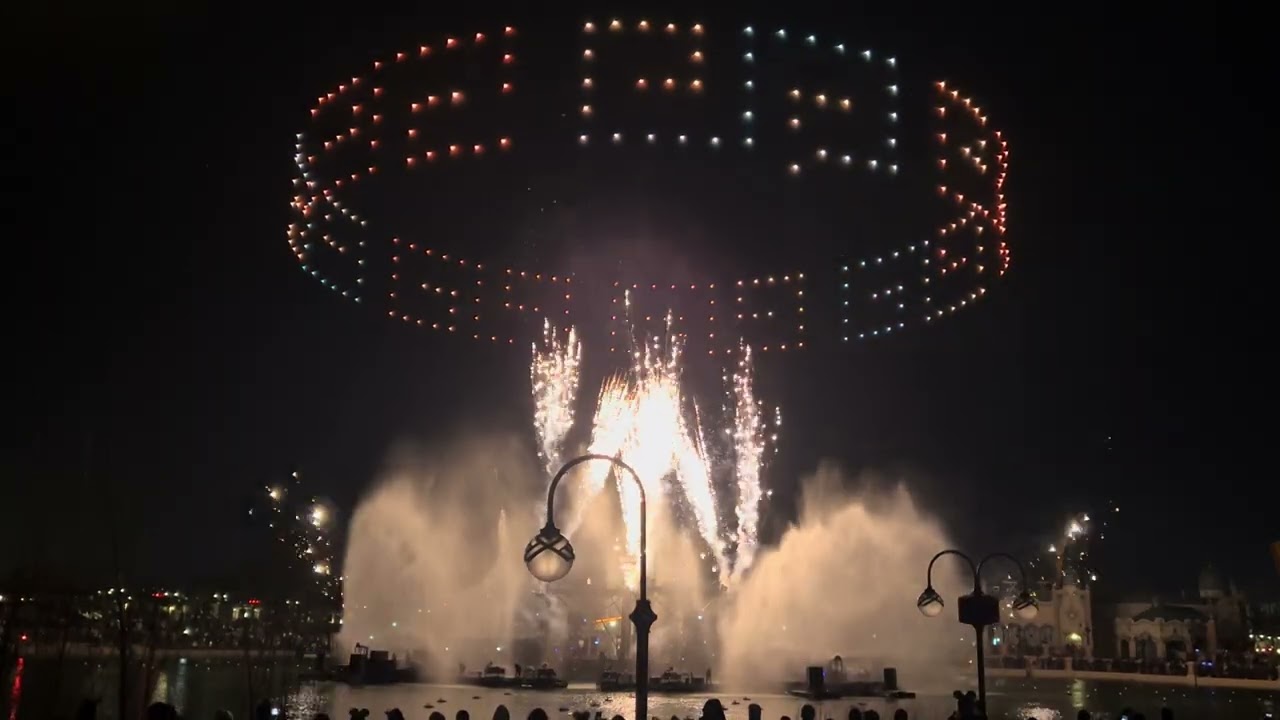 Show World of Frozen  « Cascade of lights »Disneyland Paris 