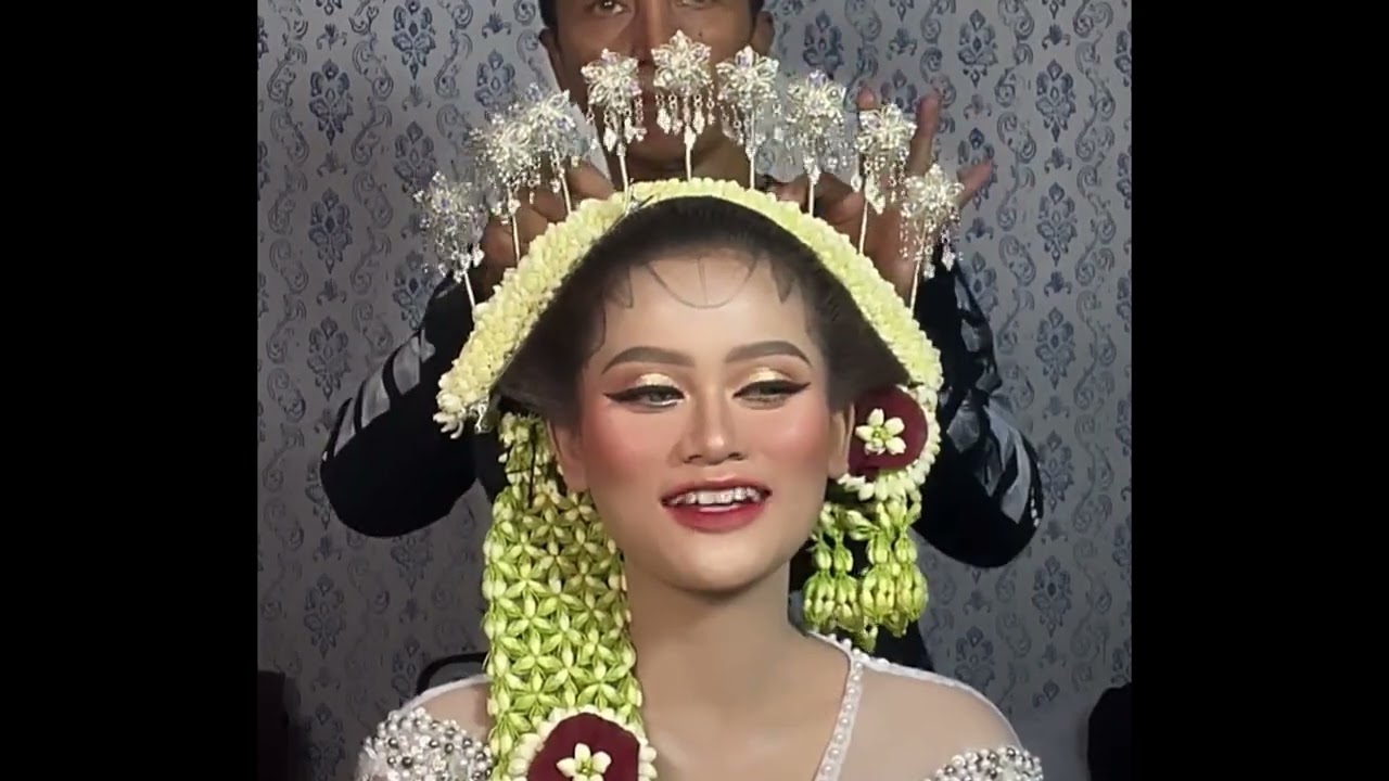 Full tutorial pasang sanggul dan paes solo putri