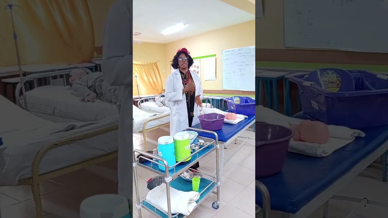 BATHING A BABY WITH OR WITHOUT CORD 