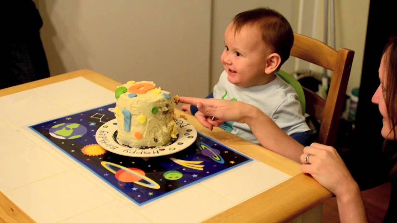 Desmond's First Birthday Cake - 12 months (NOV 10)