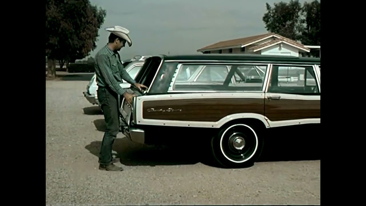 1966 Chevy Caprice Station Wagon vs Ford   Plymouth 1965 Chevrolet Divison, GM 3840x2160