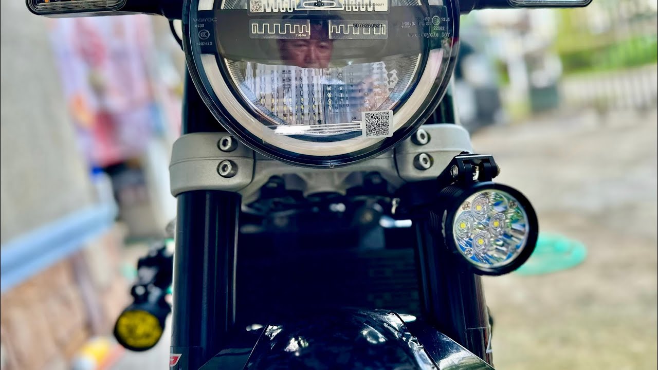 REVIEW & MODE DEMO OF GOLD RUNWAY CR4 Auxiliary Lights on my Husqvarna Svartpilen 401 Motorcycle