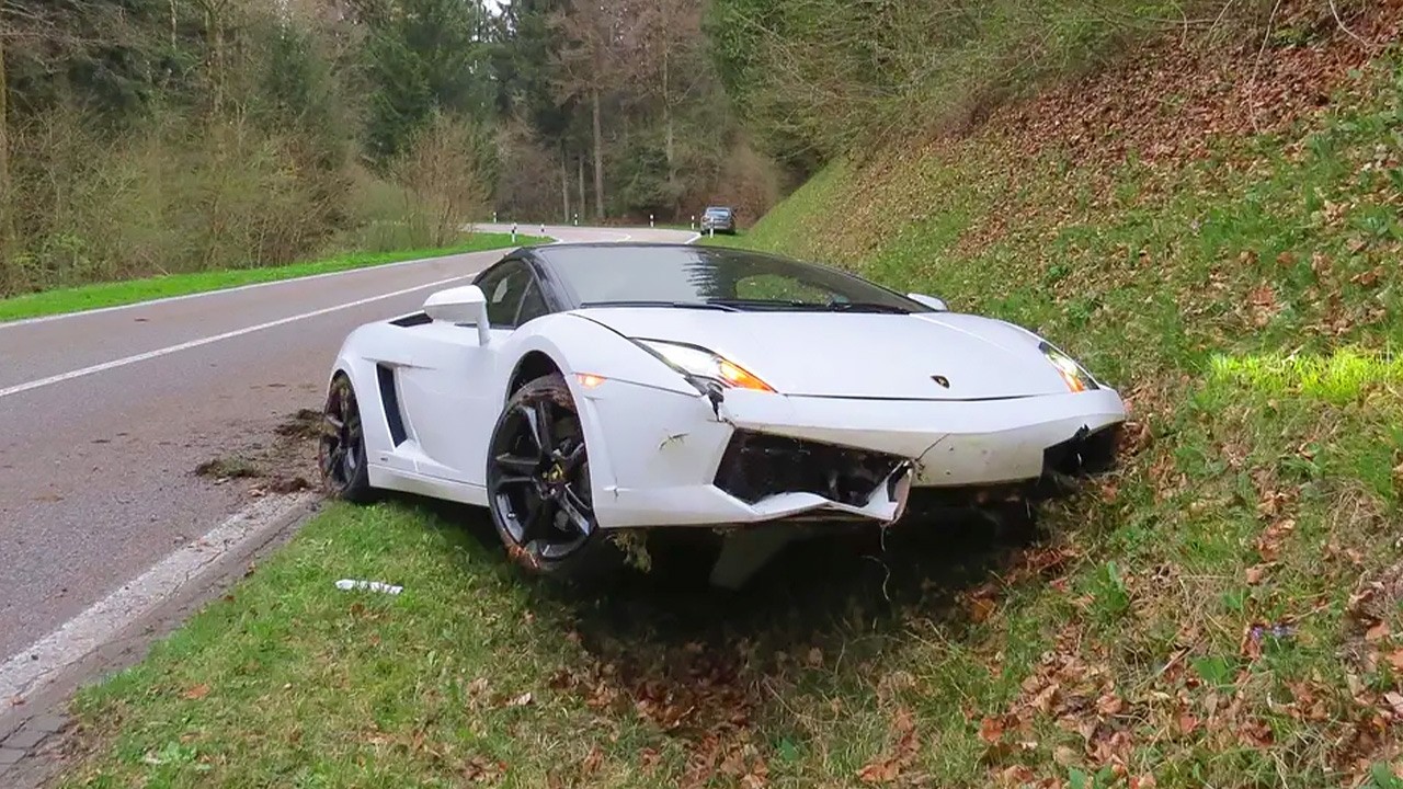 Fails de Supercars Chères Filmées par Caméra
