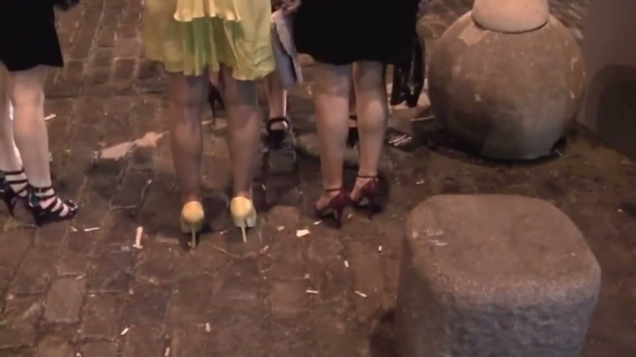 HIGH HEELS 👠 👠 WALKING ON NYC MEAT MARKET COBBLESTONES