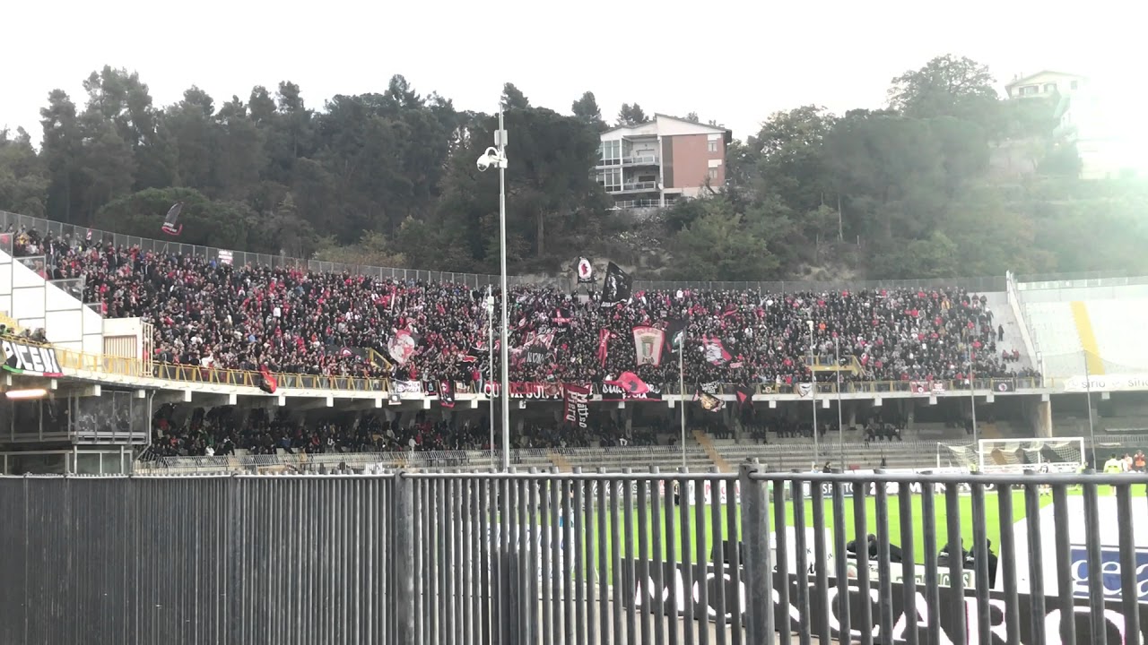 Tifosi foggiani al gol di Camporese. Ascoli - Foggia 0-2 12/11/17