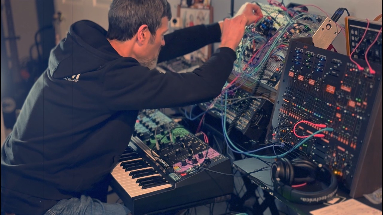 Trip Strut_5:28 Live Looping Studio Jam. Mn&oacute;stwo zabawy wplecionej w ten psychodeliczny, hipnotyc...