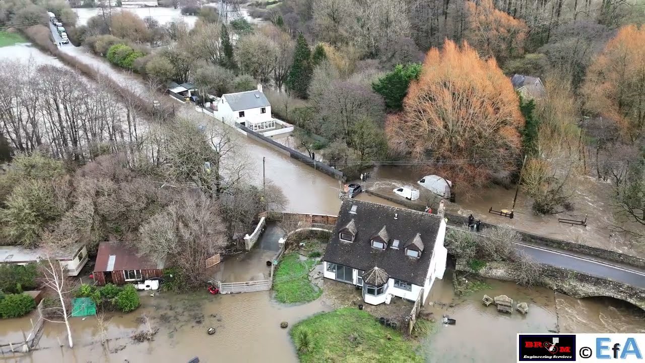 Devon - Axminster - River Axe - Flooding - Weycroft Bridge - Stranded Vehicles